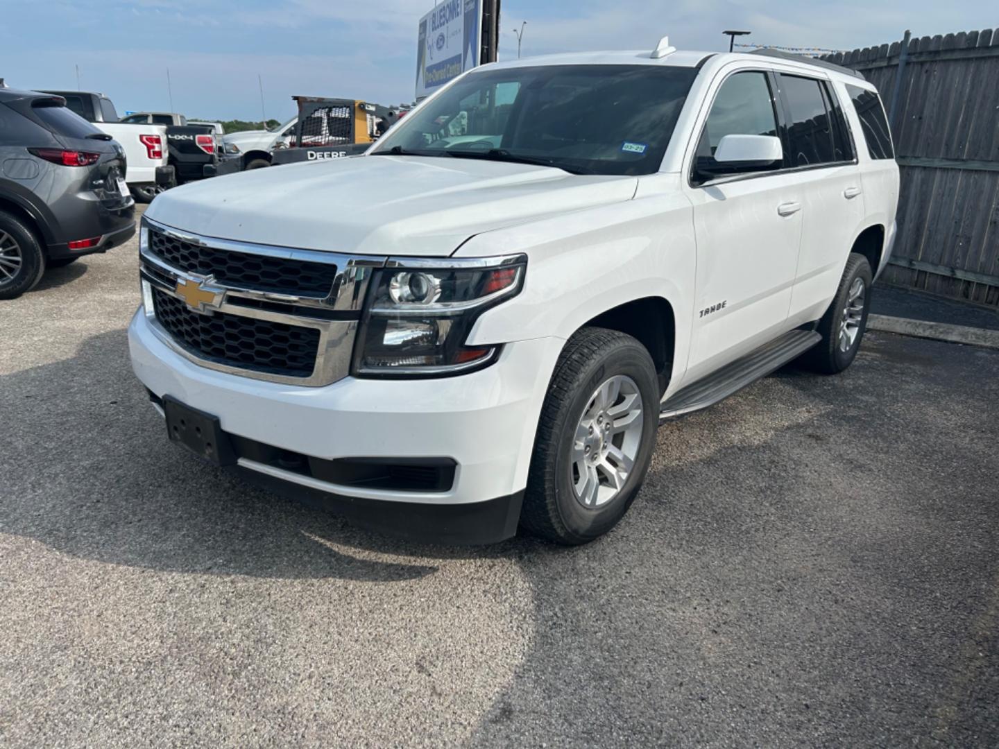 2018 White Chevrolet Tahoe LS 2WD (1GNSCAKC7JR) with an 5.3L V8 OHV 16V engine, 6A transmission, located at 1687 Business 35 S, New Braunfels, TX, 78130, (830) 625-7159, 29.655487, -98.051491 - Photo#0